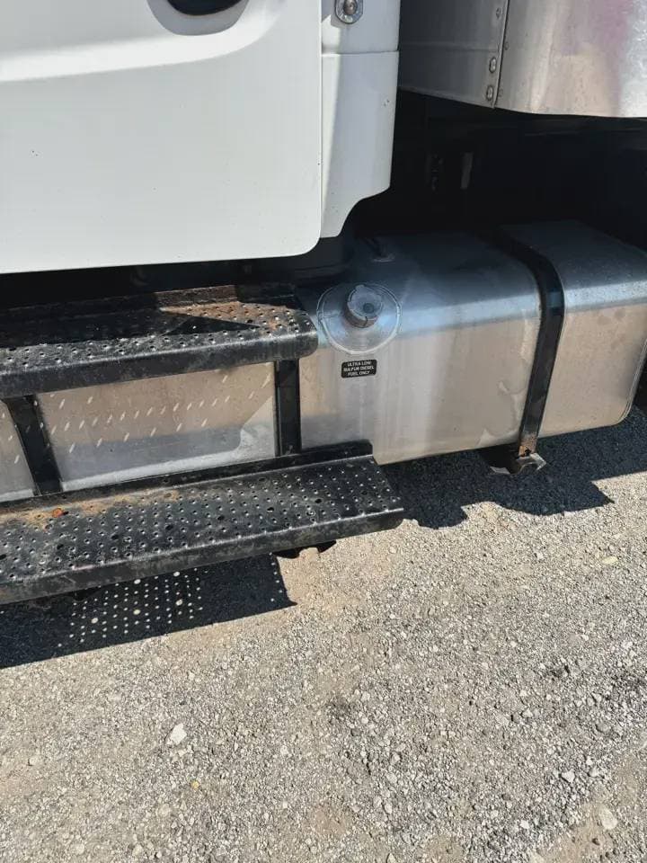 2017 Freightliner M2 image 3