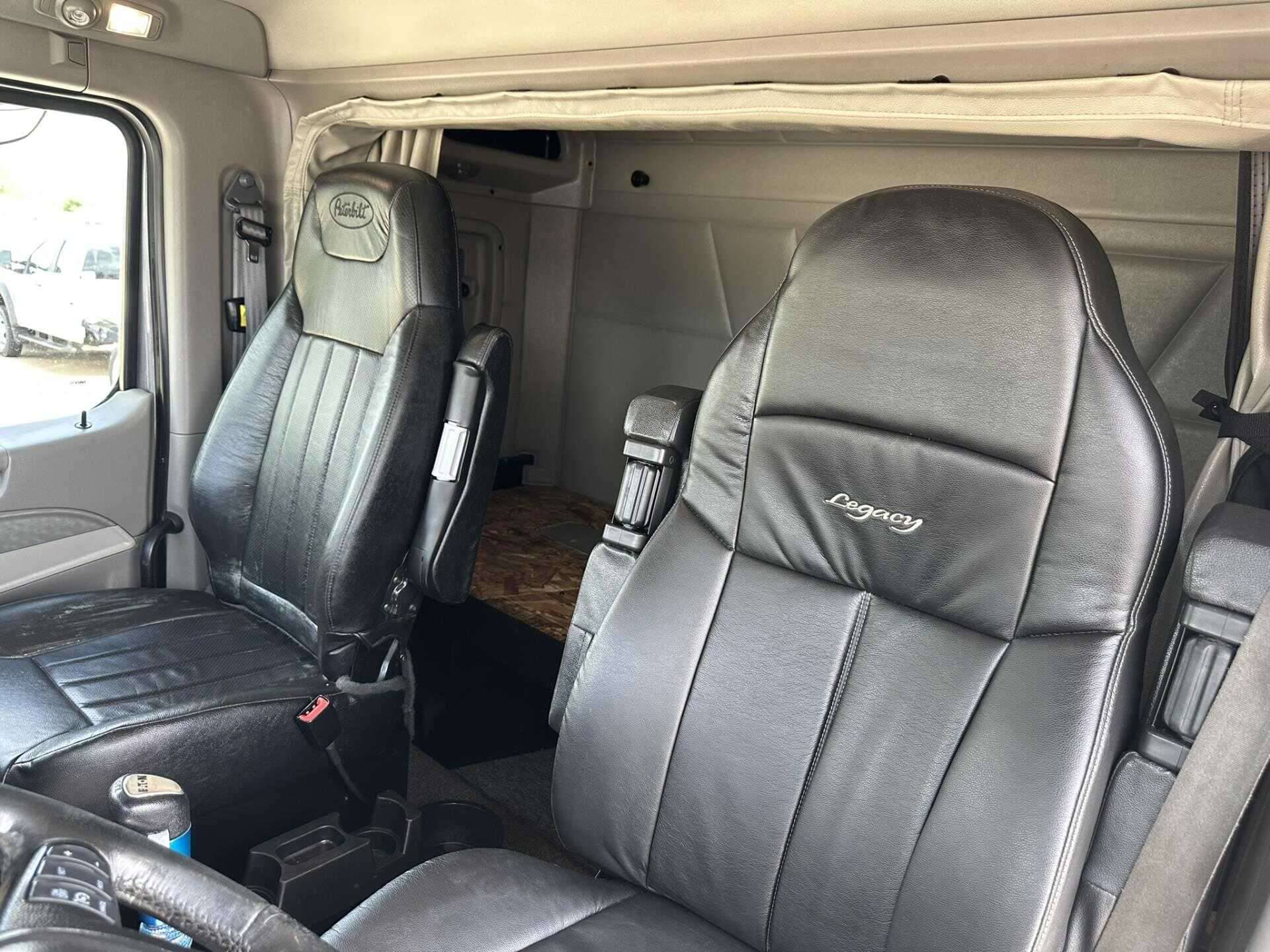 2021 Peterbilt 567 image 11