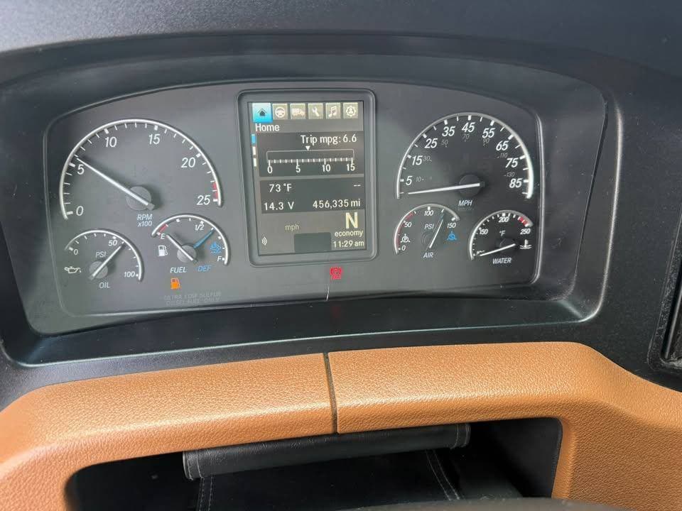 2021 Freightliner Cascadia image 7