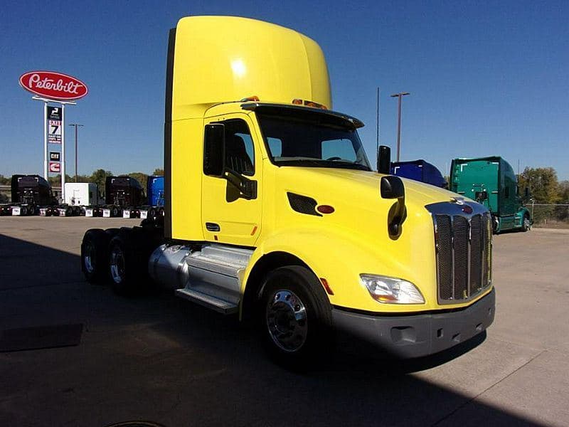 2021 Peterbilt 579 image 3