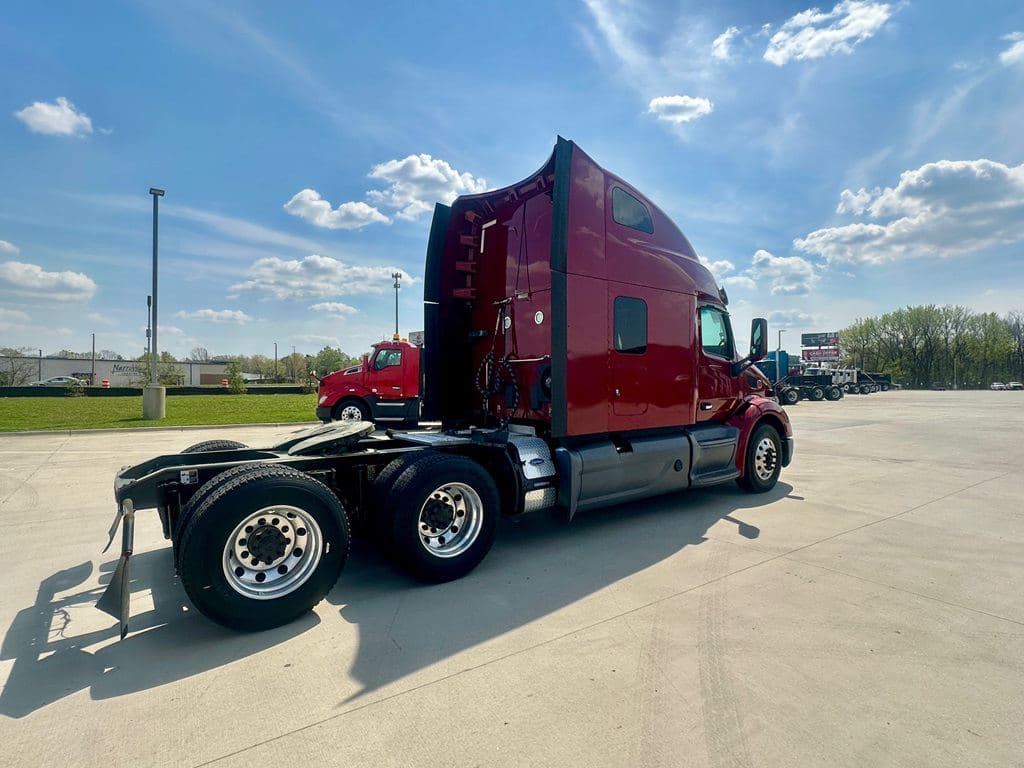 Used 2021 PETERBILT 579 image 7