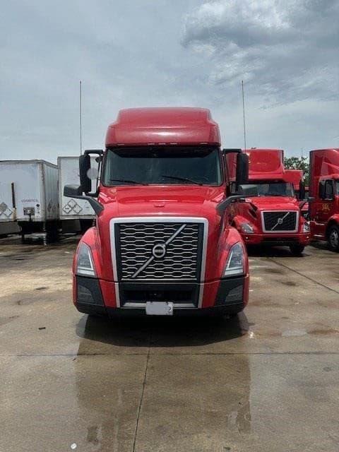 2023 Volvo VNL64T760 image 1