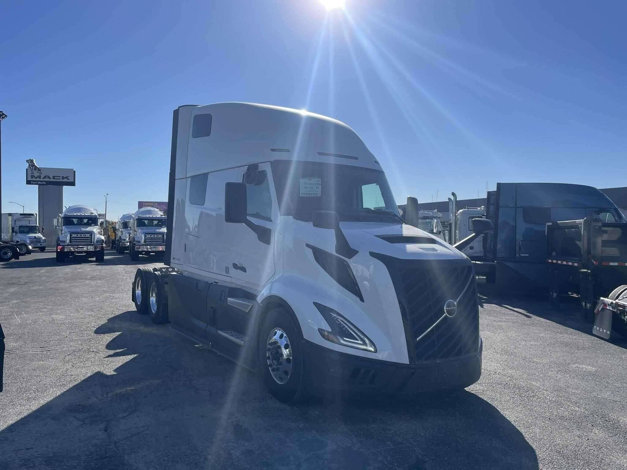 2026 Volvo NEW VNL image 3