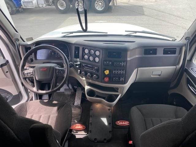 2023 Peterbilt 567 image 3