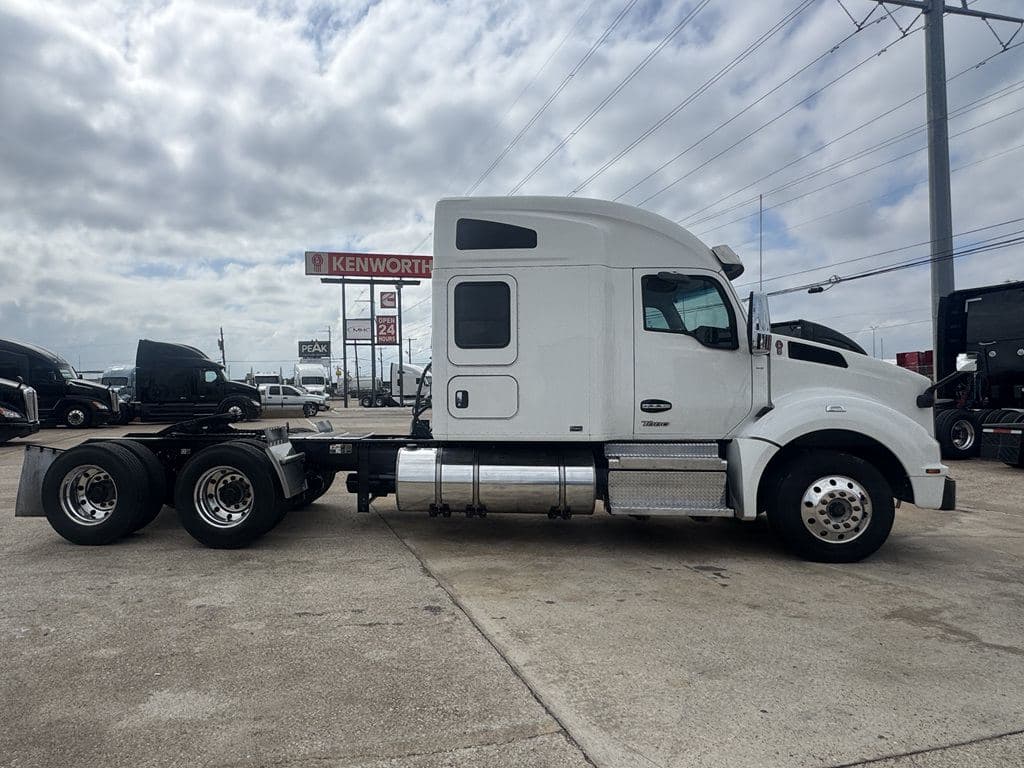 Used 2024 KENWORTH T880 image 5