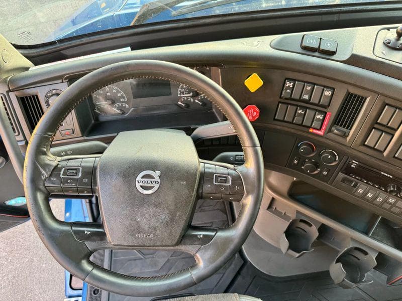 2020 Volvo VNL image 21