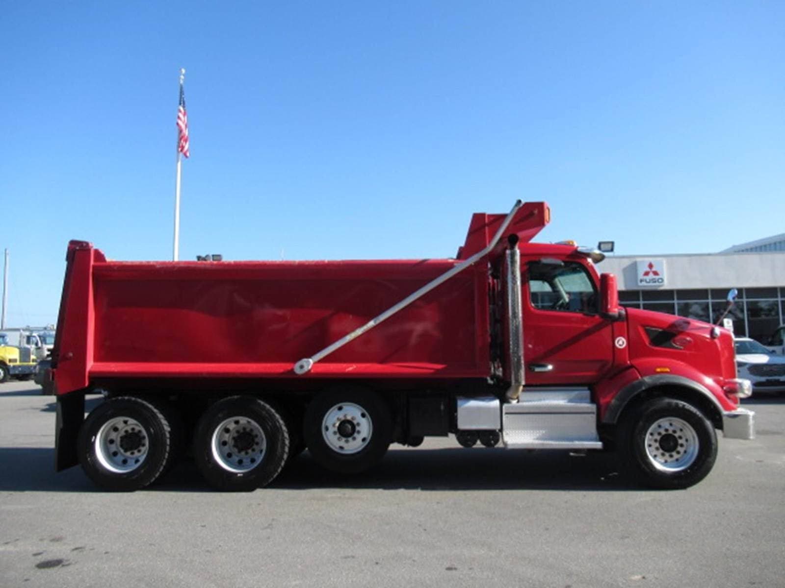 2022 Peterbilt 567 image 4