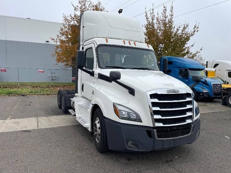 2019 Freightliner Cascadia 126 Day Cab Truck - 455HP, 12 Speed Automatic image 1