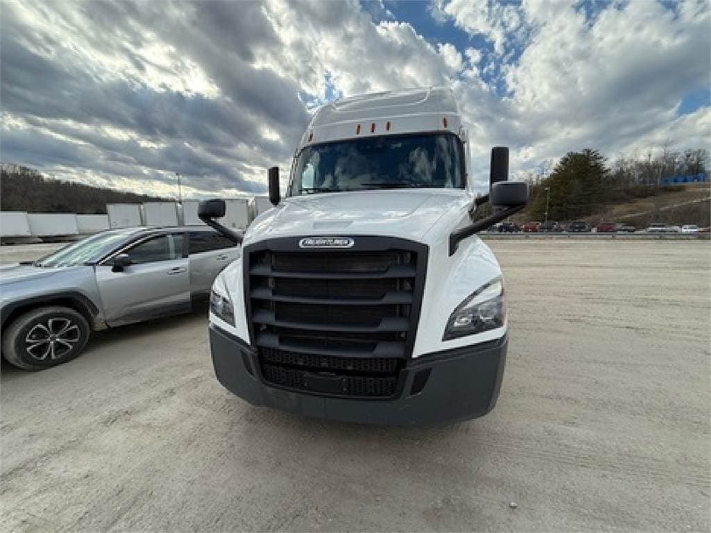 2020 Freightliner Cascadia 126 image 2