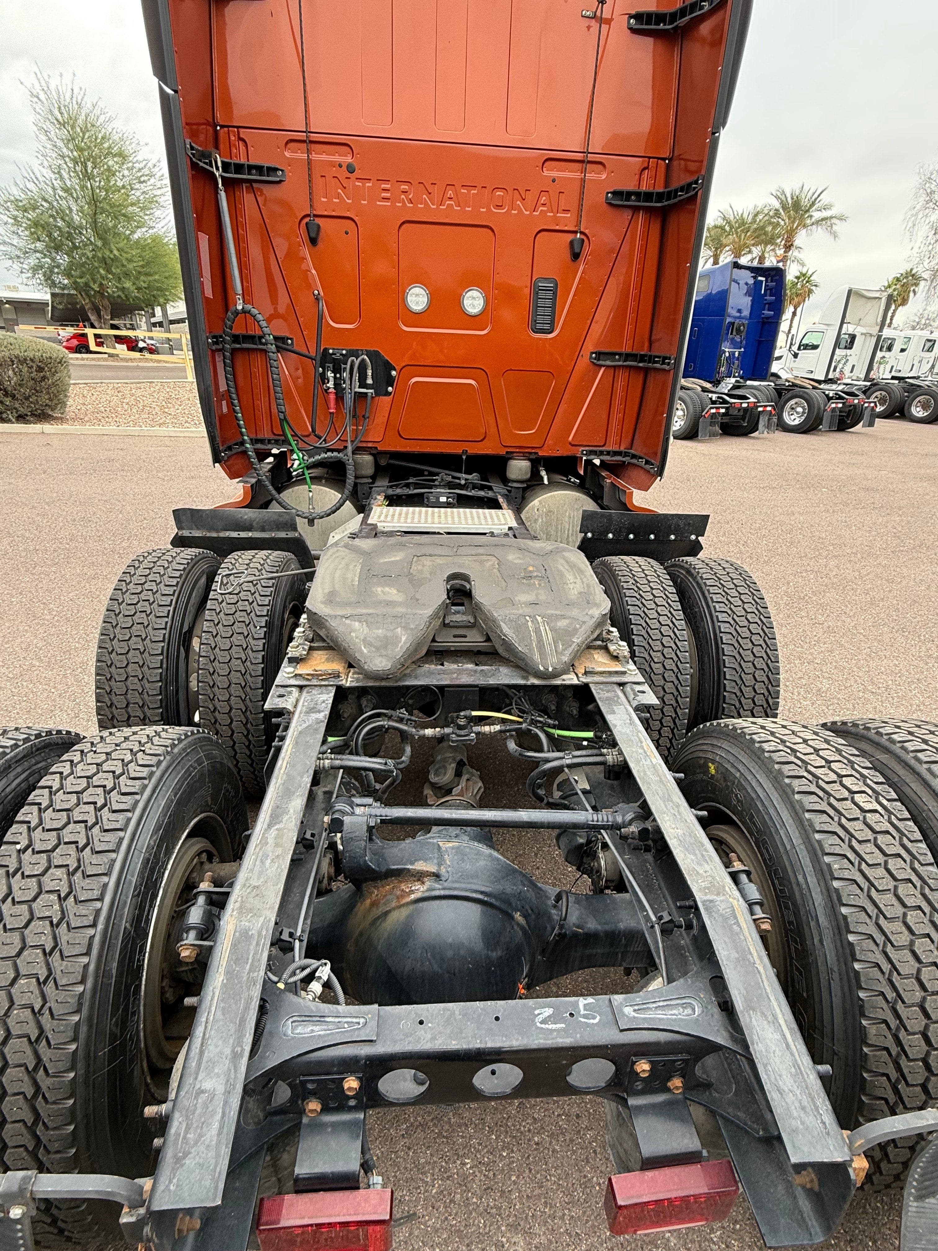 2022 International LT625 image 4