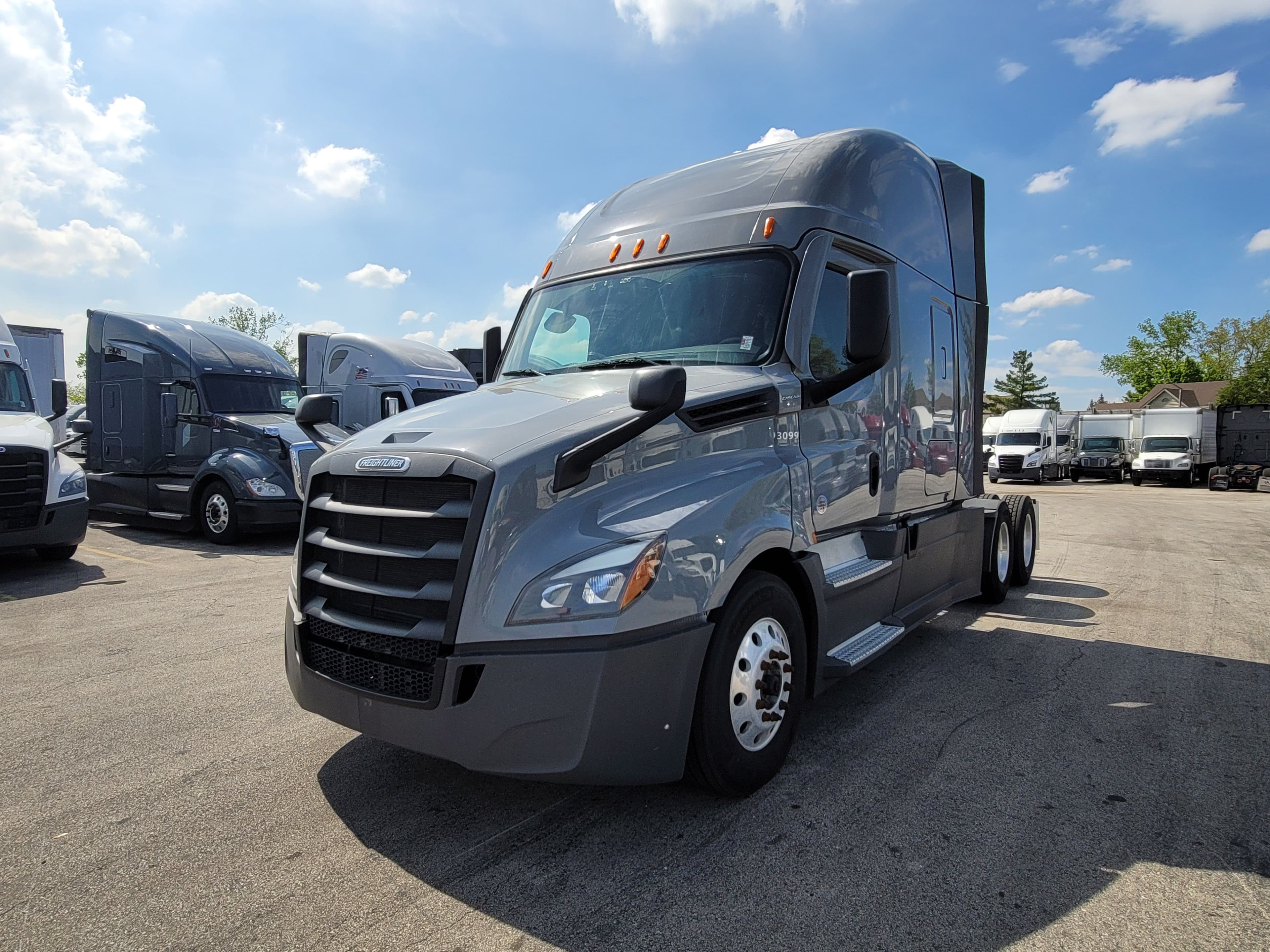 2023 Freightliner Cascadia 126 image 1