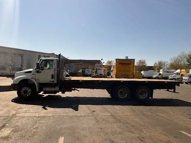 2022 International MV607 Tandem Axle Flatbed Truck - 270HP, 6 Speed Automatic image 4