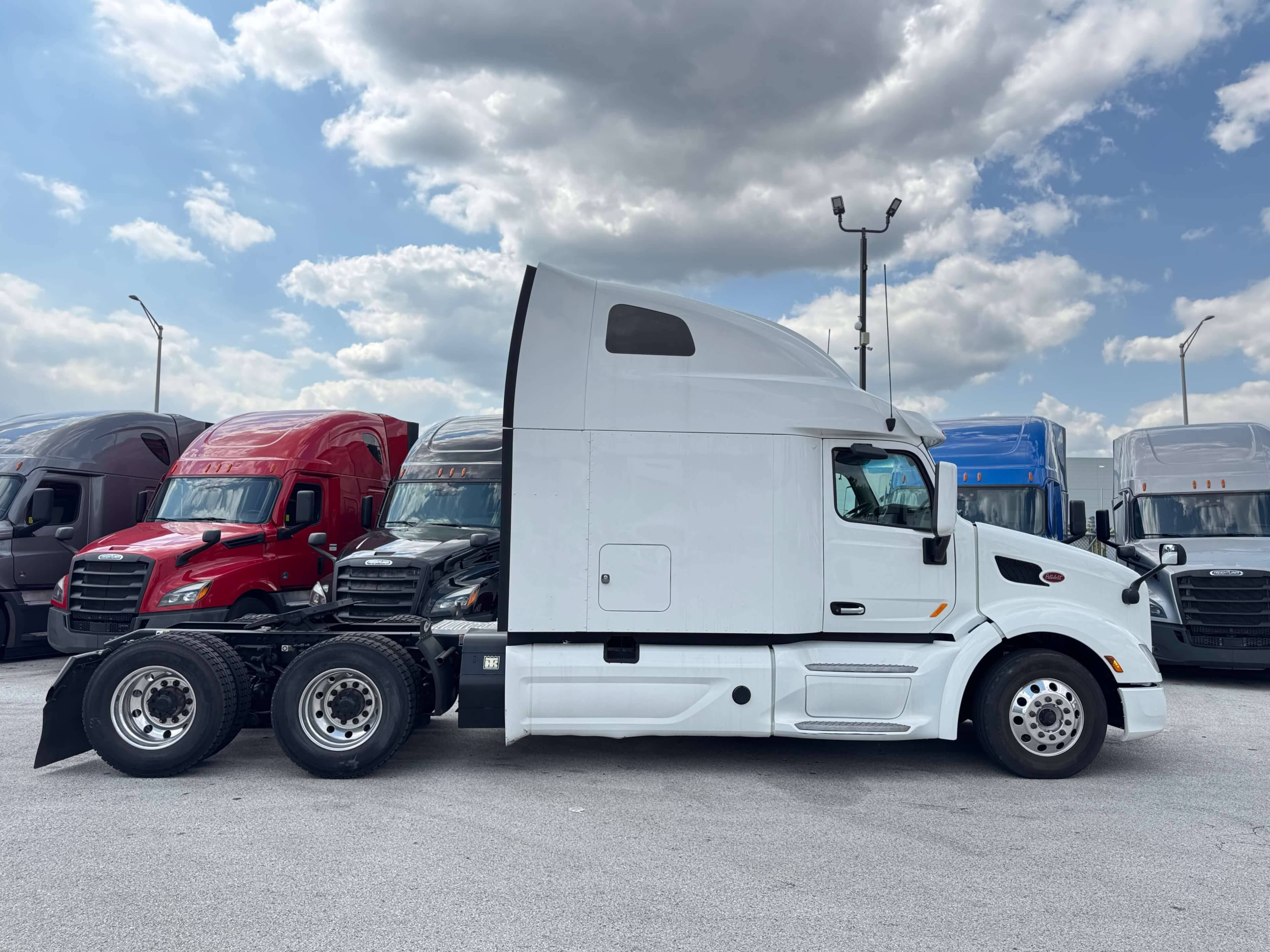 2022 Peterbilt 579 image 9