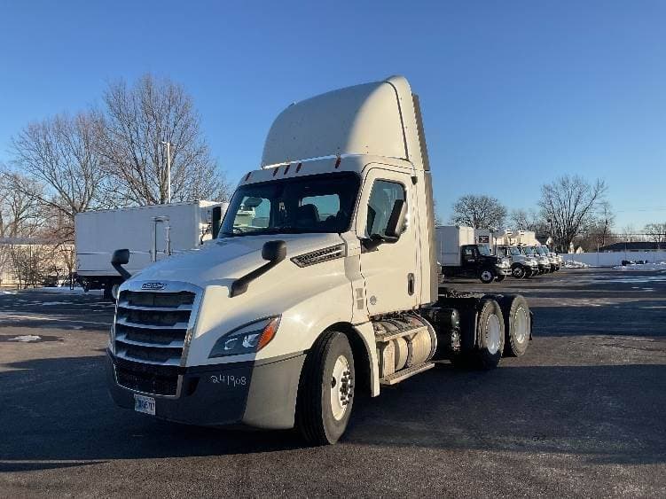 2019 Freightliner Cascadia 126 Day Cab Truck - 435HP, 12 Speed Automatic image 3