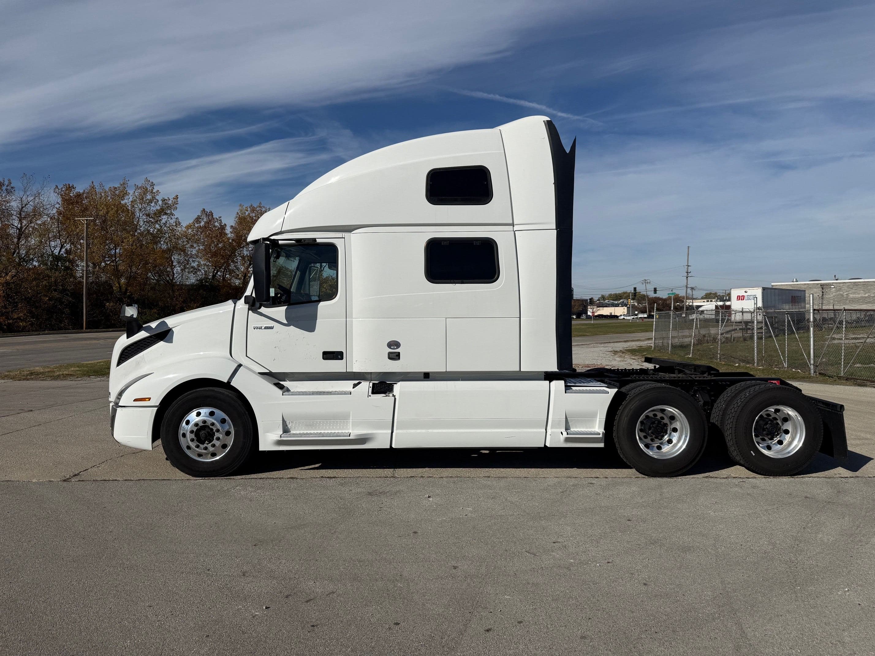 2023 Volvo VNL image 5