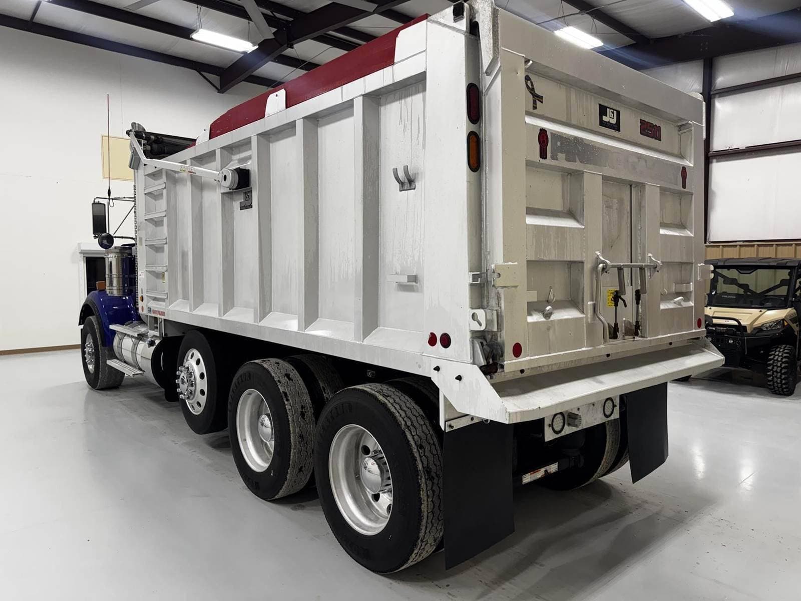 2022 Kenworth W9 Series image 9