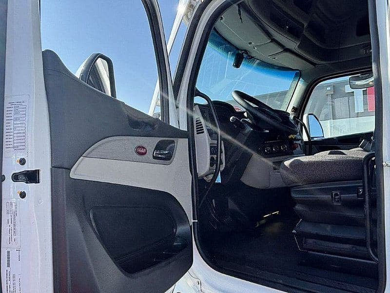 2024 Peterbilt 579 image 10