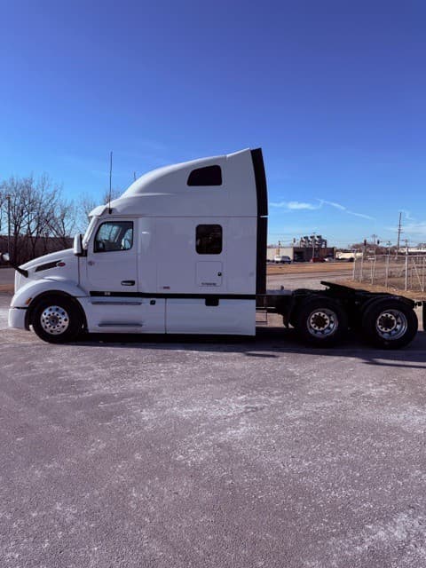 2024 Peterbilt 579 image 15