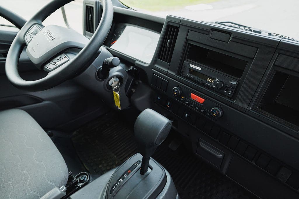 New 2025 ISUZU NRR image 15