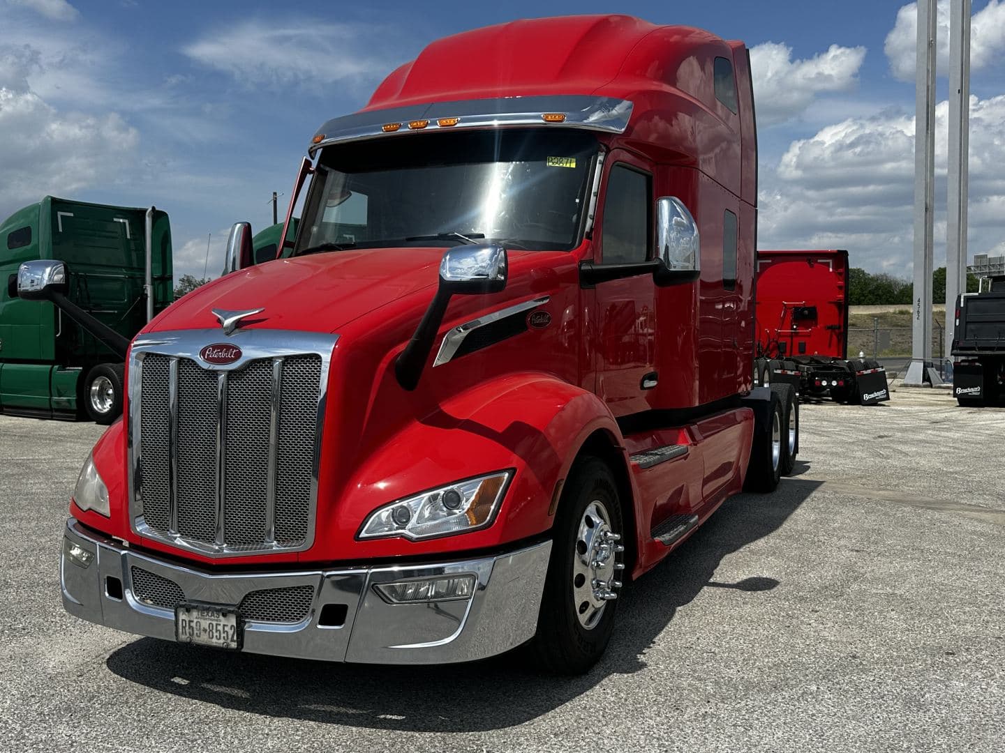 2023 Peterbilt 579 image 1