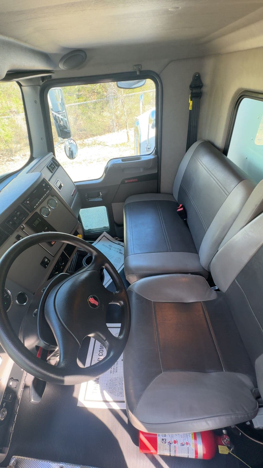 Used 2023 KENWORTH T270 image 8