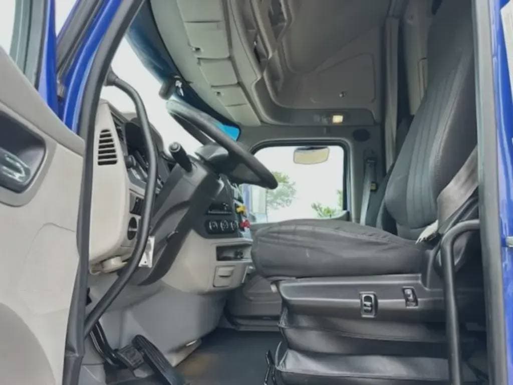 2022 Peterbilt 579 image 5