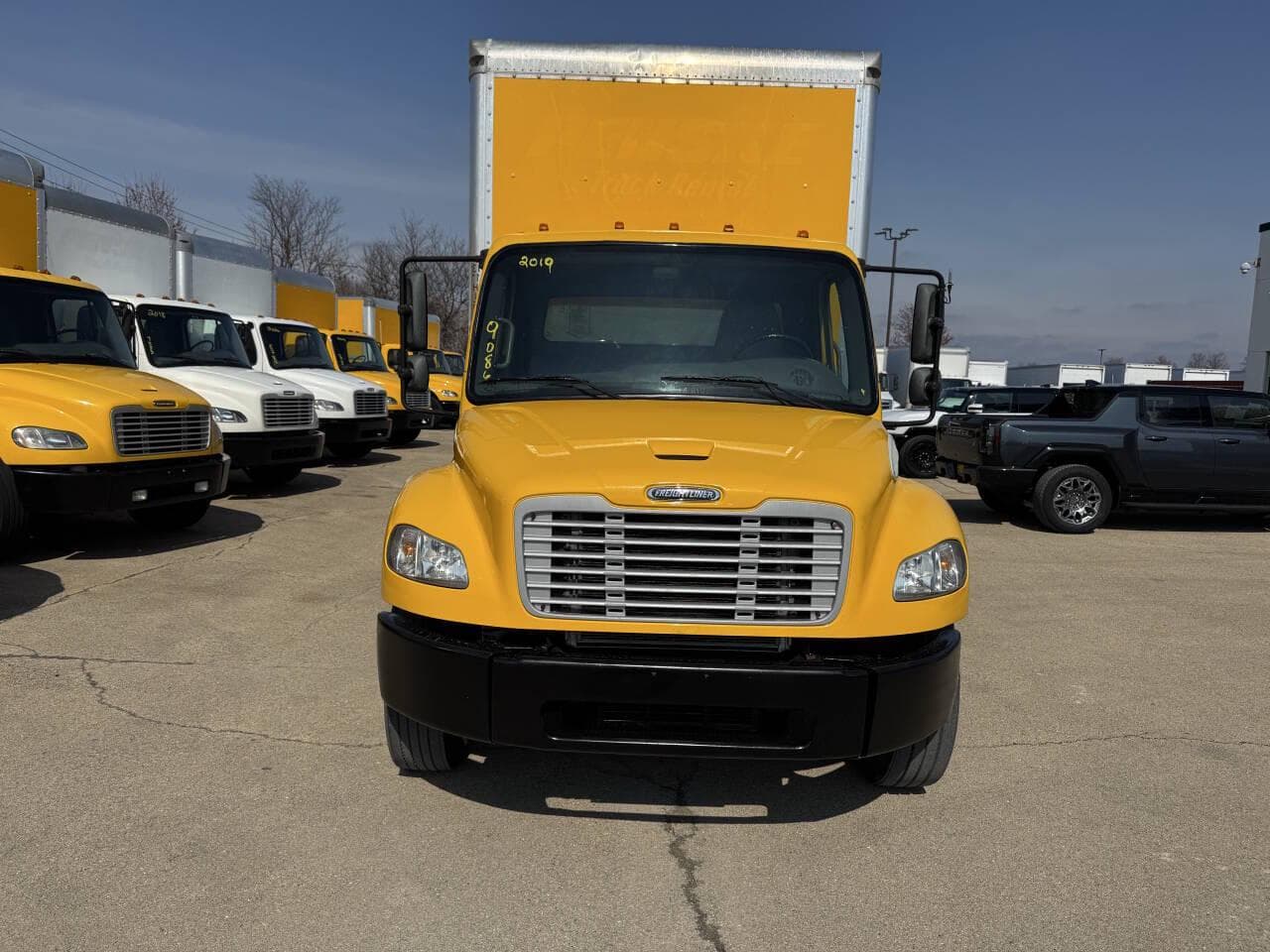 2019 Freightliner M2 106 image 4