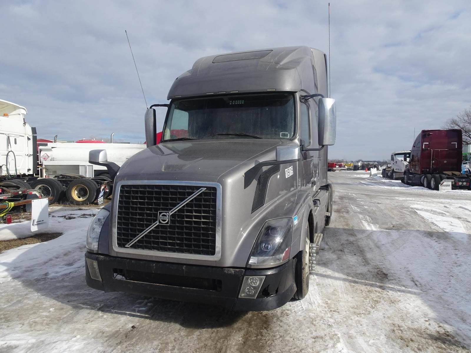 2016 Volvo image 2