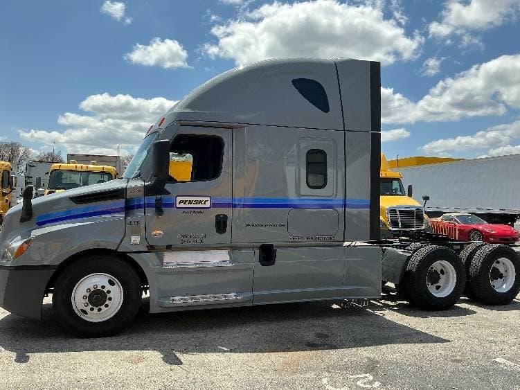 2023 Freightliner Cascadia 126 image 2