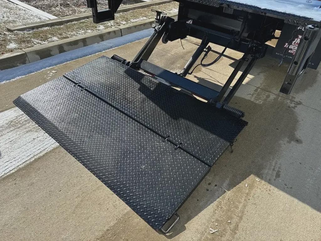 Used 2021 MITSUBISHI FUSO Box Truck - Straight Truck, Moving Van, Cabover Truck - COE - FE180G For Sale image 6