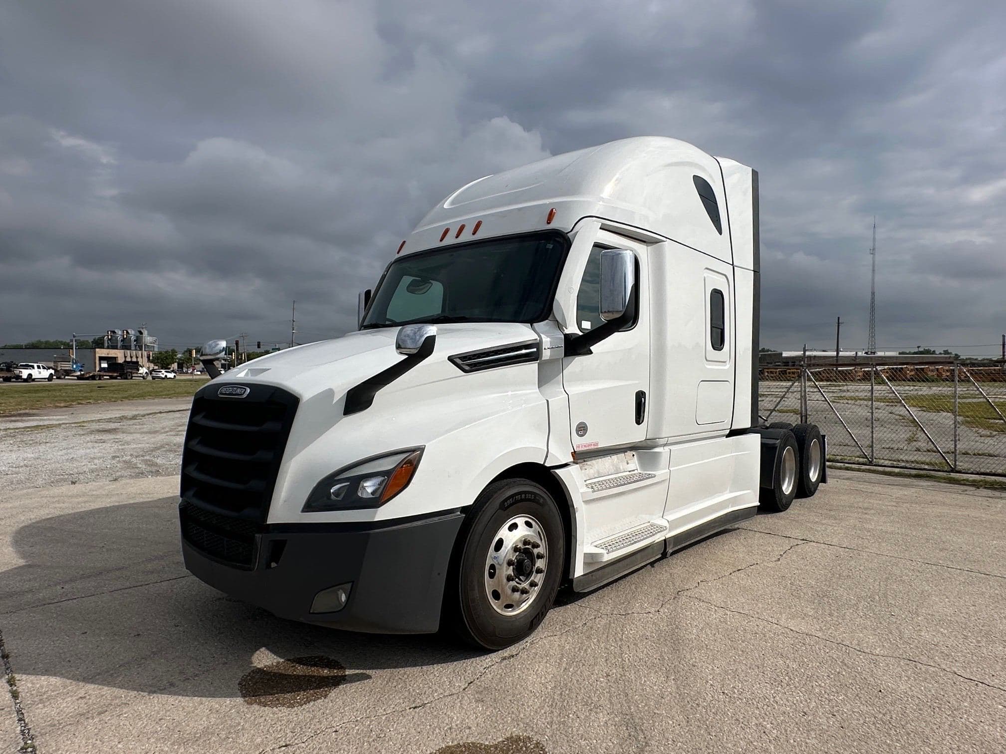 2022 Freightliner Cascadia image 1