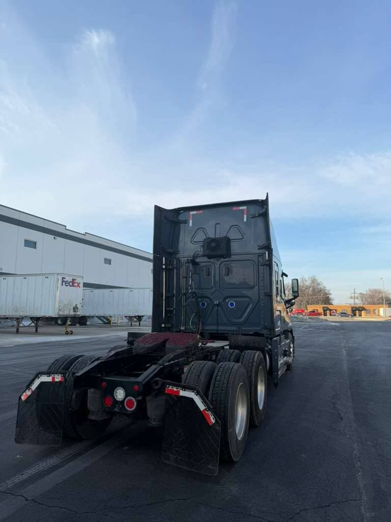 2024 Freightliner Cascadia image 5