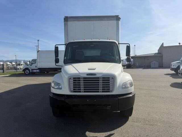 2021 Freightliner M2 image 2