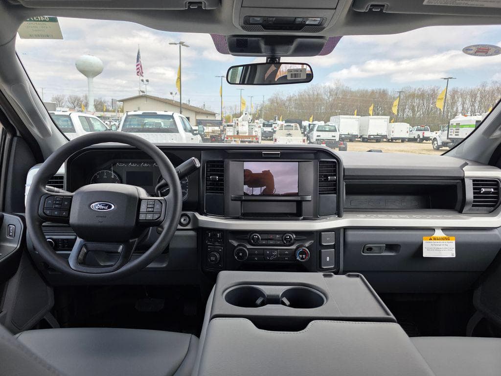 2026 Ford F-450SD XL DRW CAB CHASSIS image 44