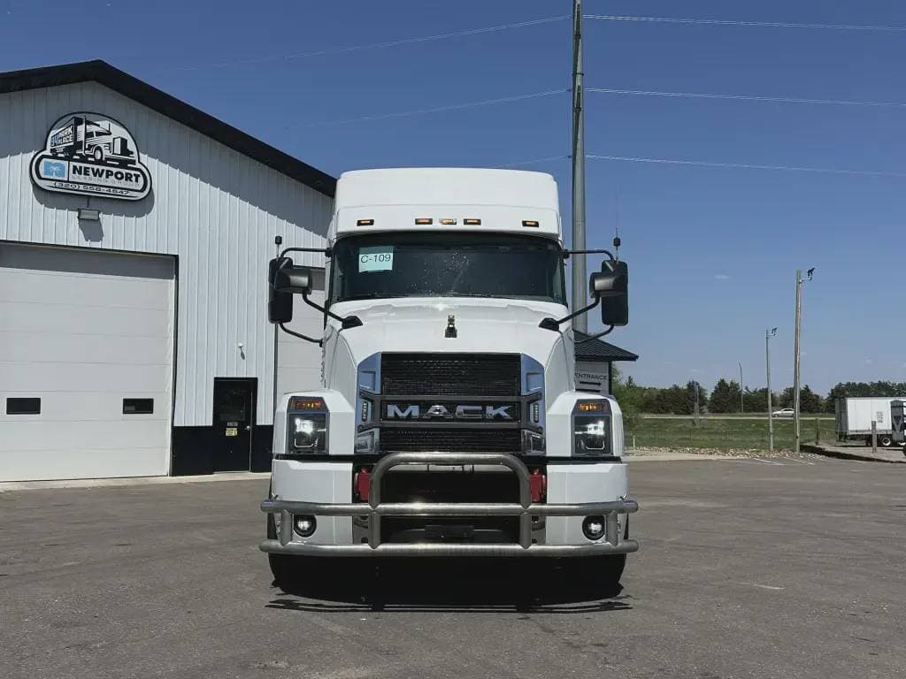 Used 2021 MACK Conventional - Sleeper Truck image 2
