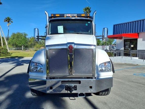 2025 Kenworth T880 image 2