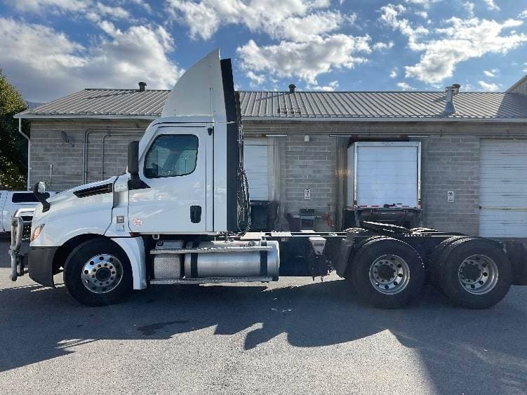 2021 Freightliner Cascadia image 6