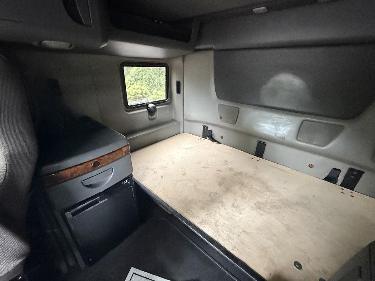 2022 International LT625 image 24