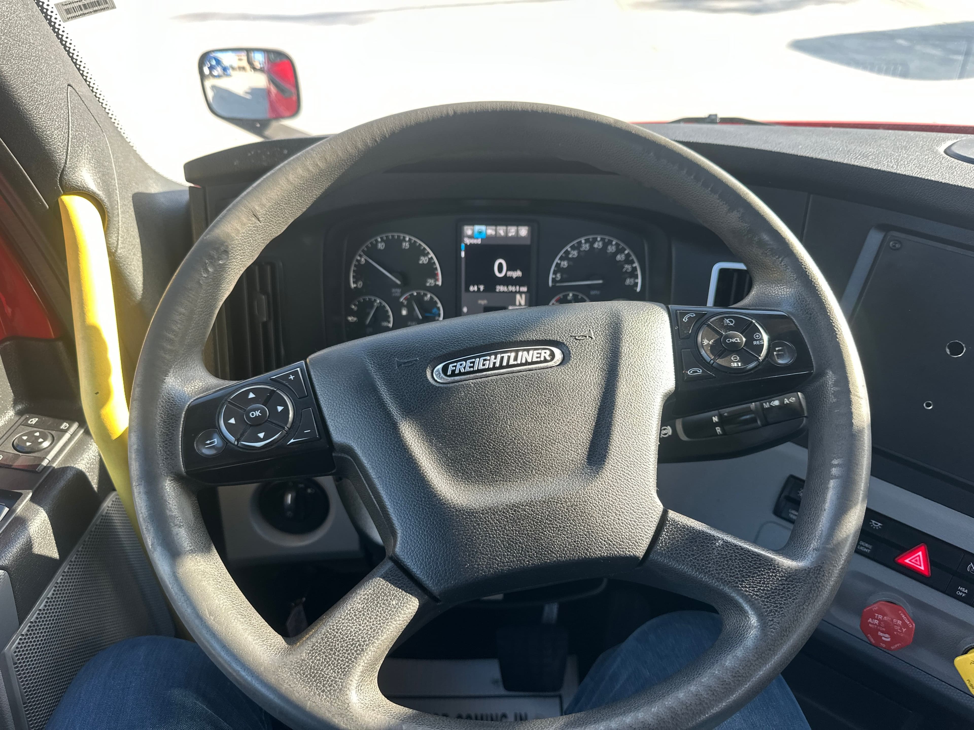 2021 Freightliner Cascadia 116 image 16