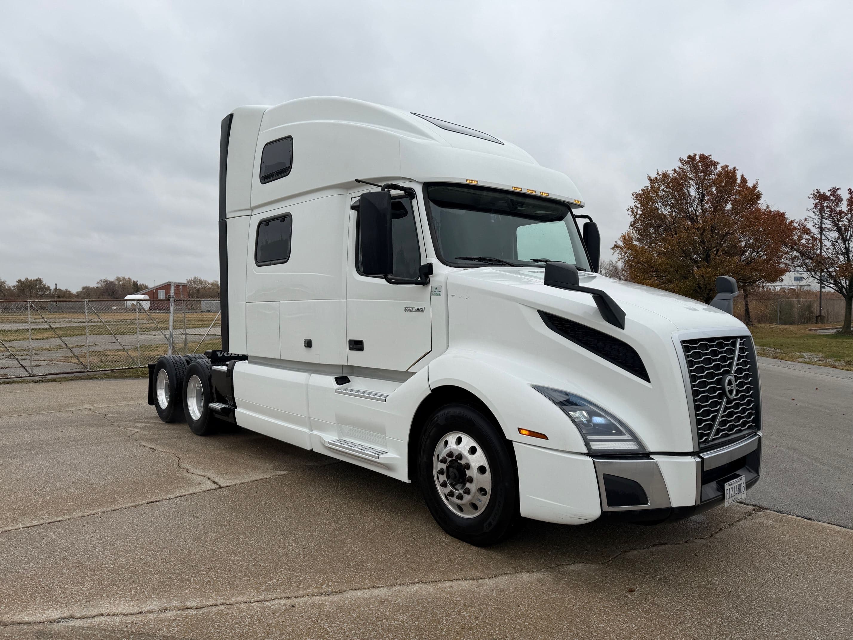 2024 Volvo VNL image 3