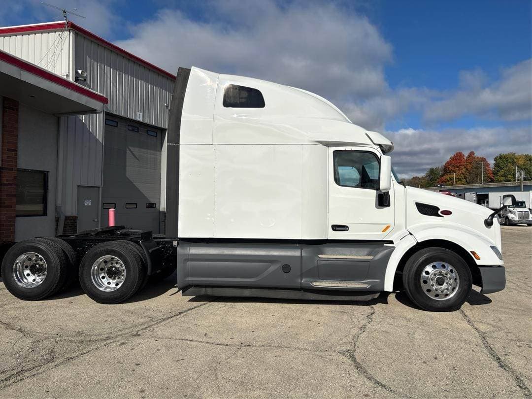 2021 Peterbilt 579 image 7