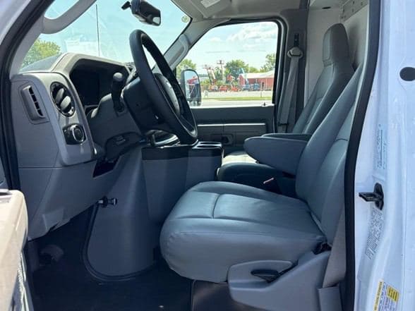 2025 Ford E350 image 18