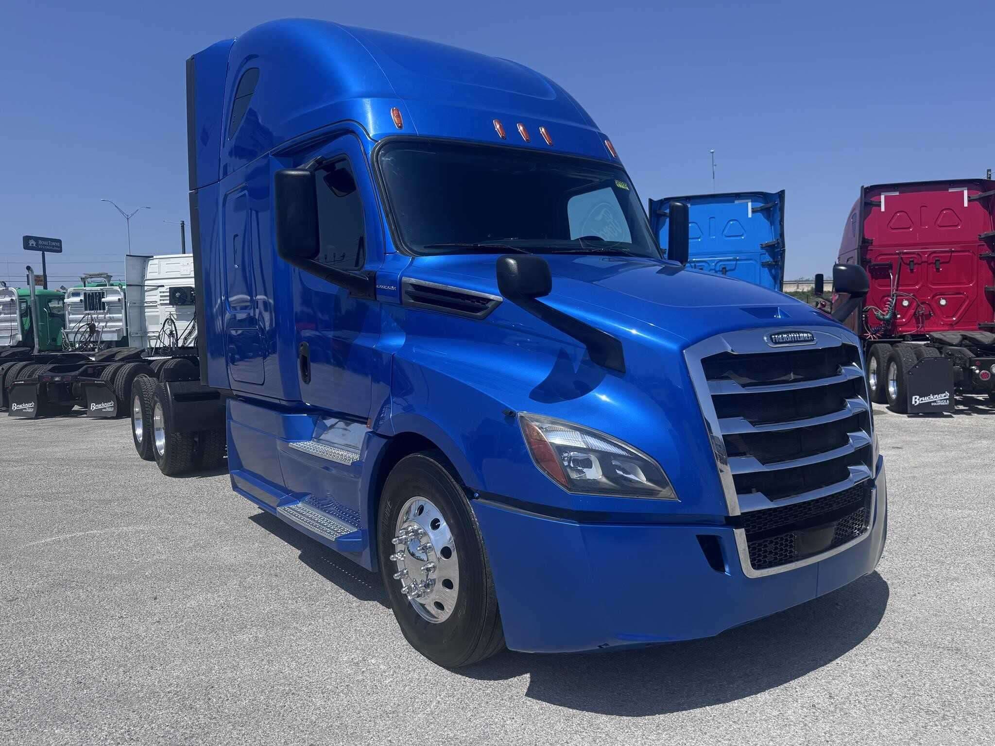 2020 Freightliner Cascadia image 1
