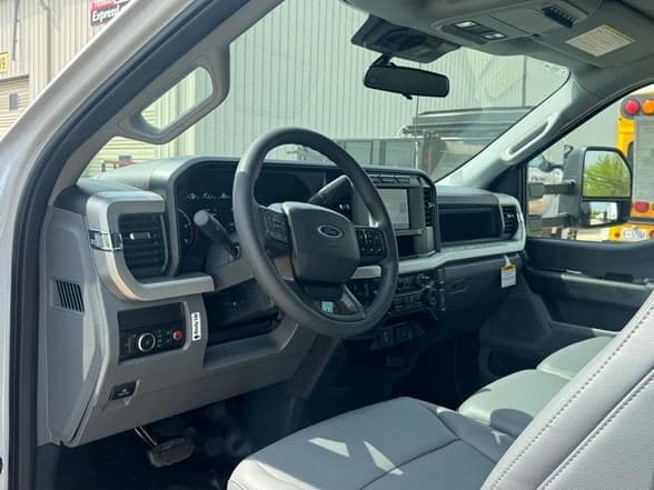 2024 Ford F550 image 18