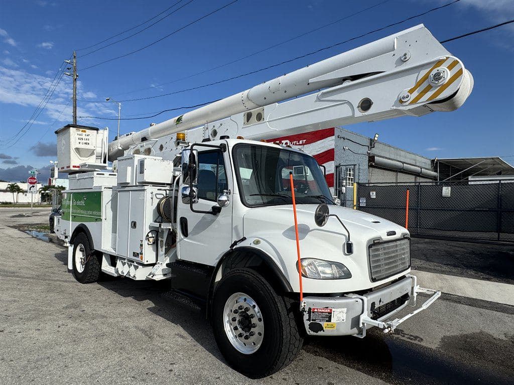 2018 Freightliner M2-106 image 21