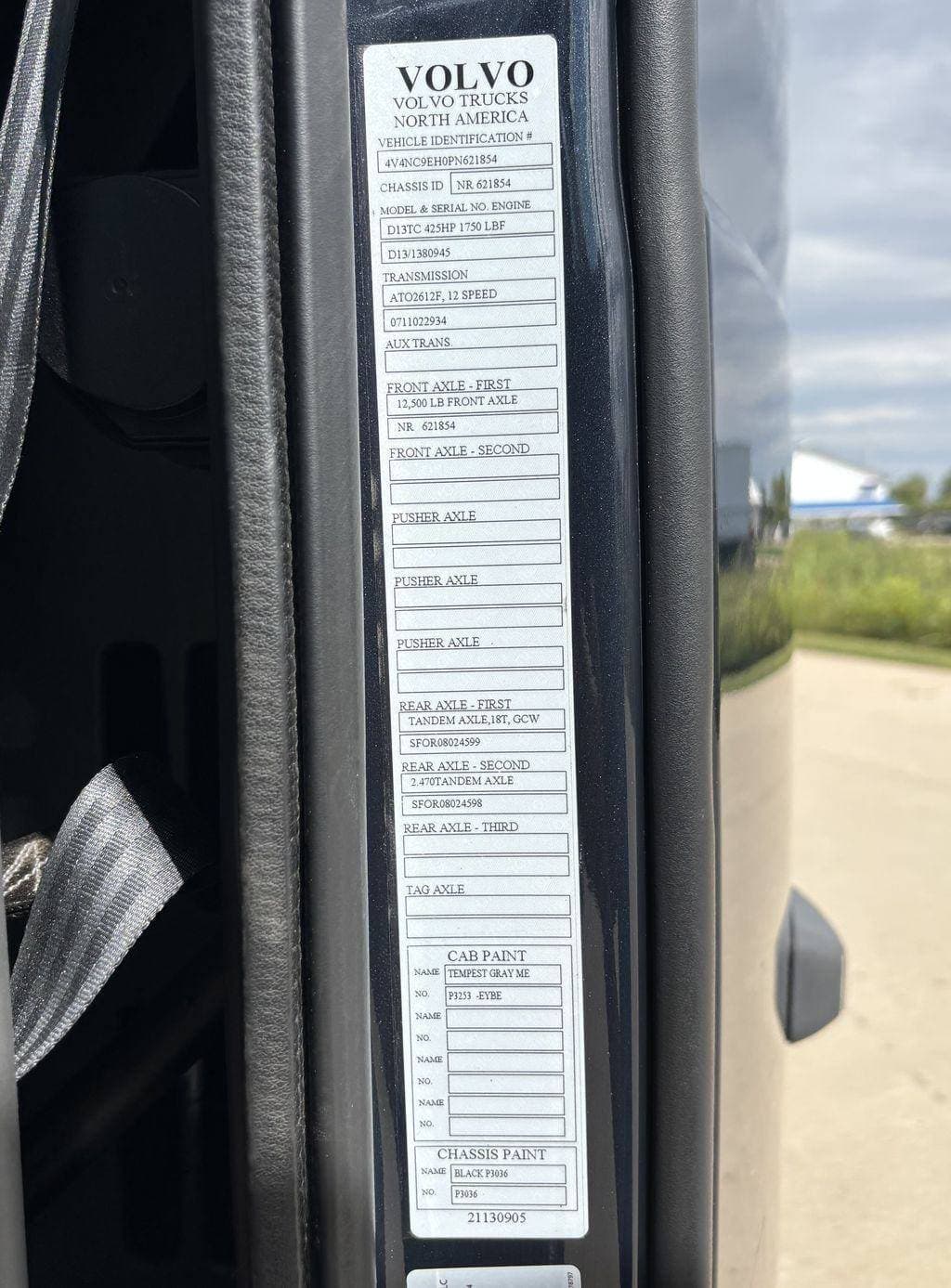 2023 Volvo VNL image 17