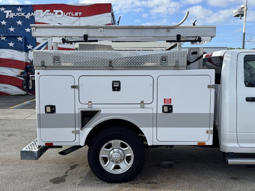 2016 Ram 3500 Tradesman image 17