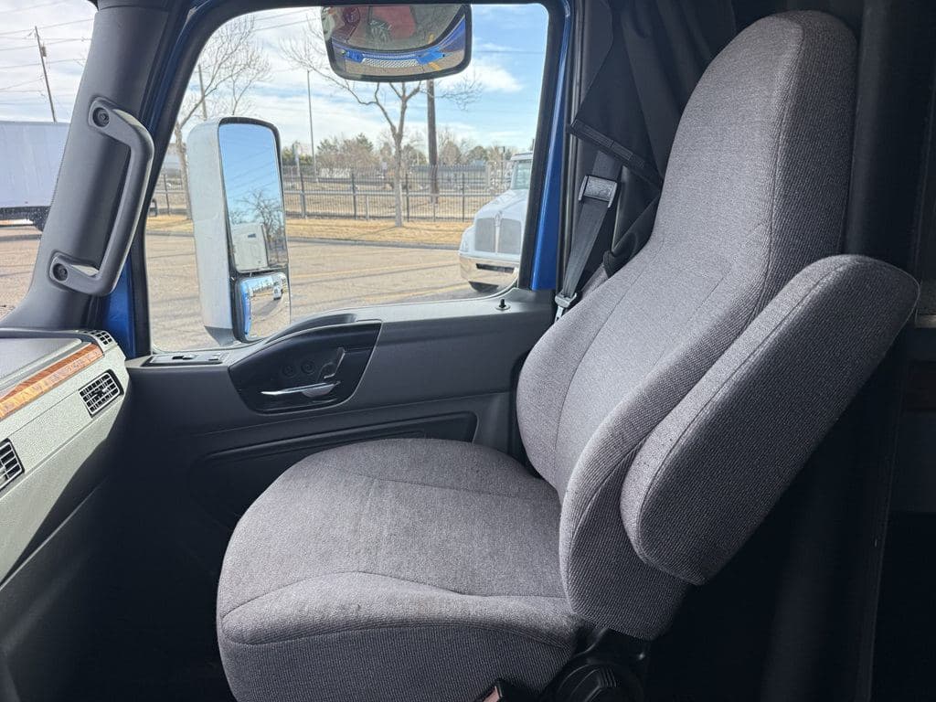 Used 2021 INTERNATIONAL LT625 image 4