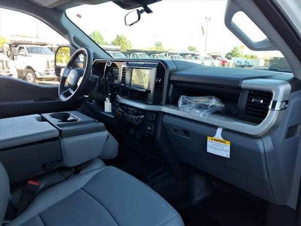 2025 Ford F450 image 15