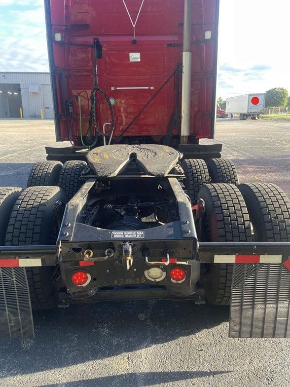 2023 Volvo VNL64T760 image 4